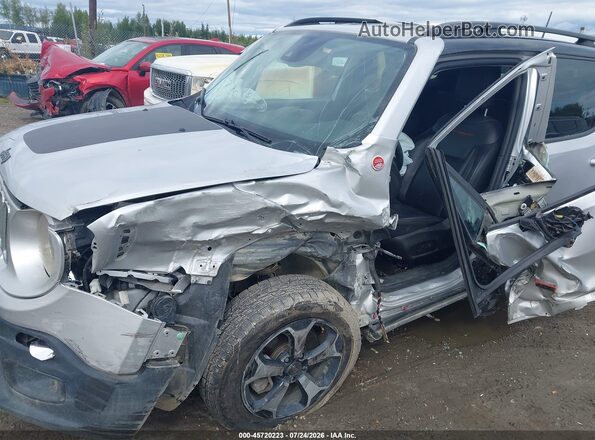 ZACNJDC17MPN36472 2021 JEEP RENEGADE Серебряный Вид спереди
