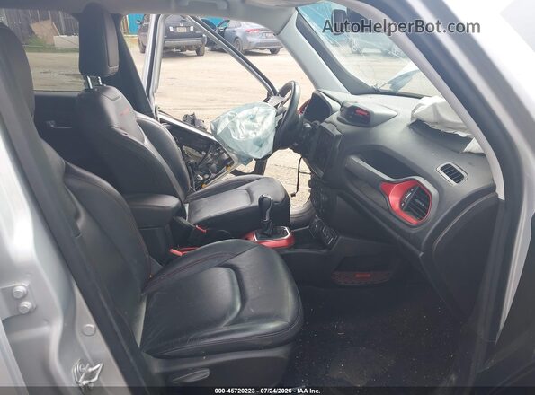 ZACNJDC17MPN36472 2021 JEEP RENEGADE Серебряный Вид салона спереди