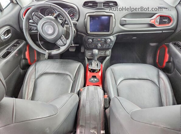 ZACNJDC1XNPN68026 2022 JEEP RENEGADE White Widok deski rozdzielczej
