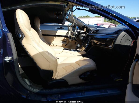 ZAM45VLAXH0243651 2017 MASERATI GRANTURISM Dark Blue Widok wnętrza z przodu