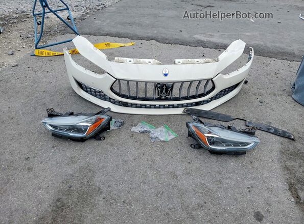 ZAM57YSL5K1312718 2019 MASERATI GHIBLI White Vista del compartimento del motor