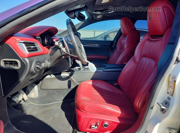 ZAM57YSM3N1388967 2022 MASERATI GHIBLI Purple Front interior view