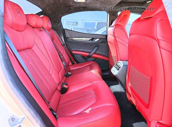 ZAM57YSM3N1388967 2022 MASERATI GHIBLI Purple Rear seats view