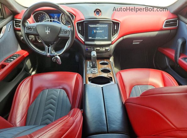 ZAM57YTL6K1325878 2019 MASERATI GHIBLI White Vista del salpicadero