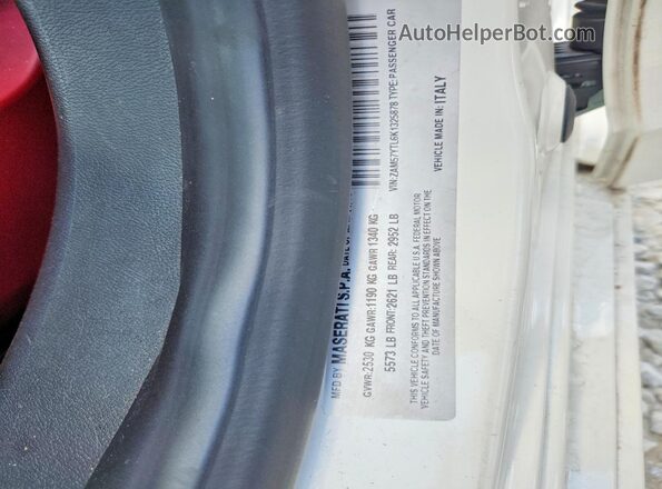 ZAM57YTL6K1325878 2019 MASERATI GHIBLI White Vista del compartimento del motor