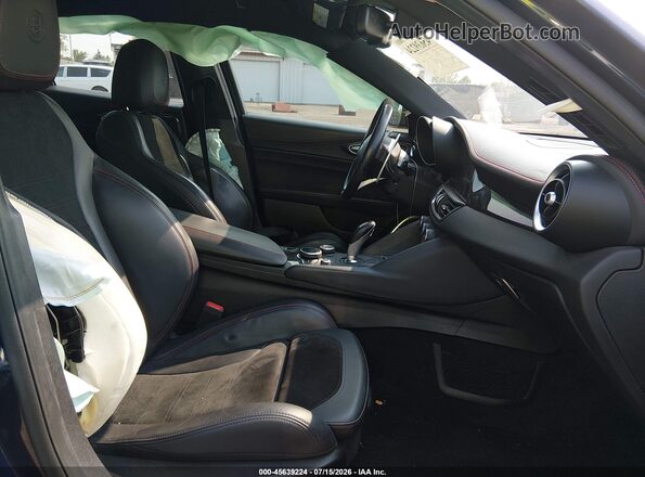 ZARFAEAV1J7590268 2018 ALFA ROMEO GIULIA Blue Front interior view