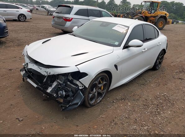 ZARFAEAV2H7544927 2017 ALFA ROMEO GIULIA Белый Передняя левая четверть