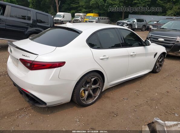 ZARFAEAV2H7544927 2017 ALFA ROMEO GIULIA Белый Задняя правая четверть