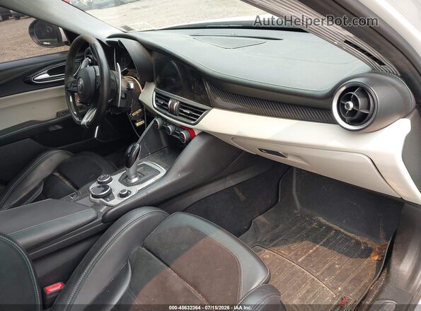 ZARFAEAV2H7544927 2017 ALFA ROMEO GIULIA Белый Вид салона спереди