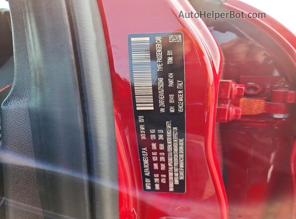 ZARFAEAV9J7592849 2018 ALFA ROMEO GIULIA Red Vista del compartimento del motor