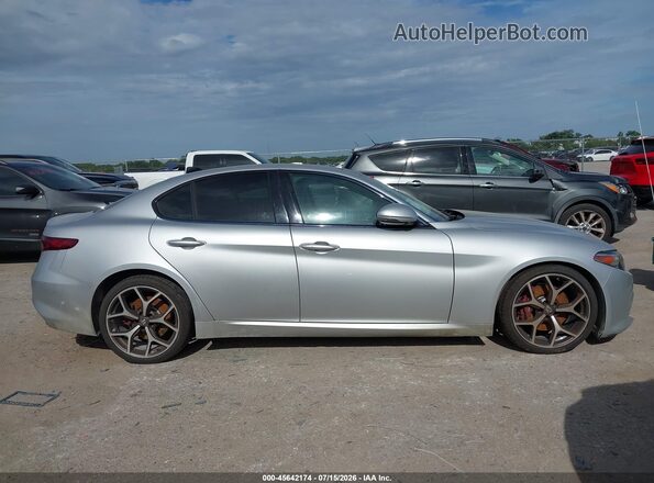 ZARFAECN3J7580788 2018 ALFA ROMEO GIULIA Серебряный Вид задней части салона