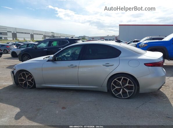 ZARFAECN3J7580788 2018 ALFA ROMEO GIULIA Серебряный Панорамный вид салона 360°