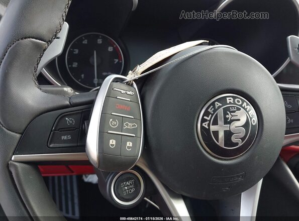 ZARFAECN3J7580788 2018 ALFA ROMEO GIULIA Серебряный Вид панели приборов