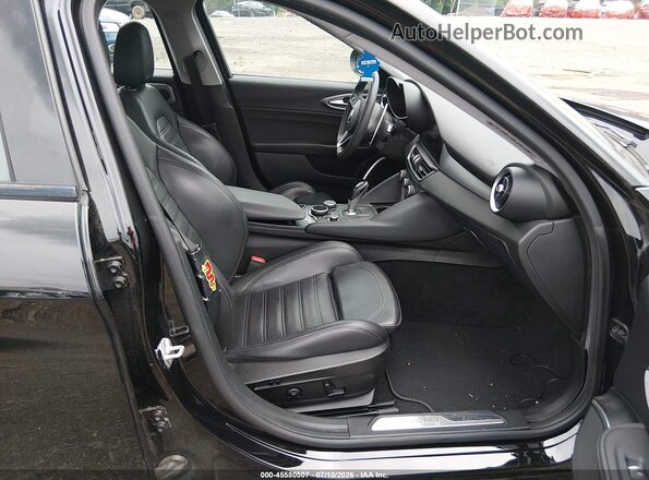 ZARFAECN4H7537846 2017 ALFA ROMEO GIULIA Black Front interior view