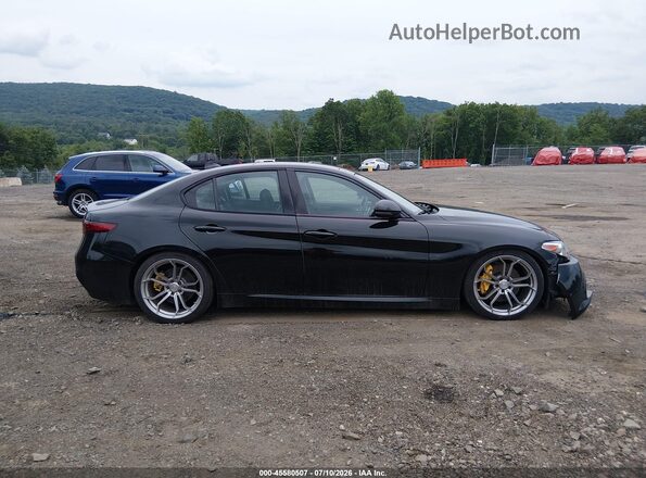 ZARFAECN4H7537846 2017 ALFA ROMEO GIULIA Black Rear interior view