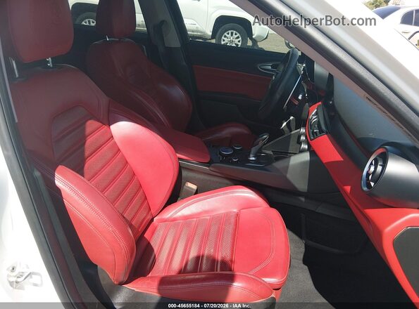 ZARFAECN4J7576197 2018 ALFA ROMEO GIULIA White Вид салону спереду
