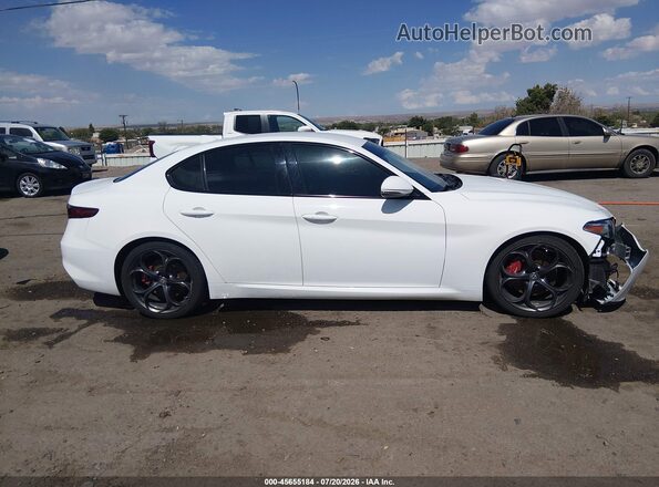 ZARFAECN4J7576197 2018 ALFA ROMEO GIULIA White Панорамний вид салону 360°