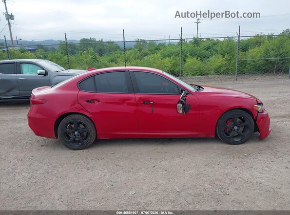 ZARFAEDNXH7540846 2017 ALFA ROMEO GIULIA Red Widok wnętrza z tyłu