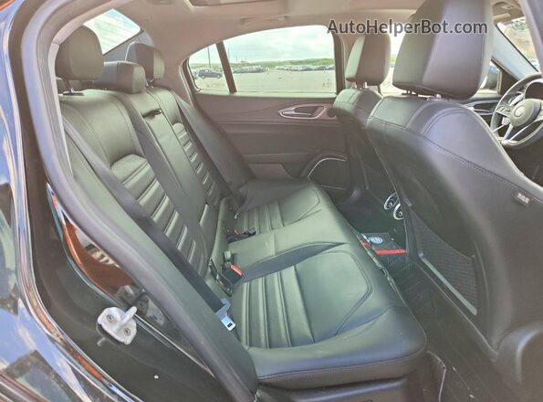 ZARFAEEN0J7597447 2018 ALFA ROMEO GIULIA Black Widok tylnych siedzeń