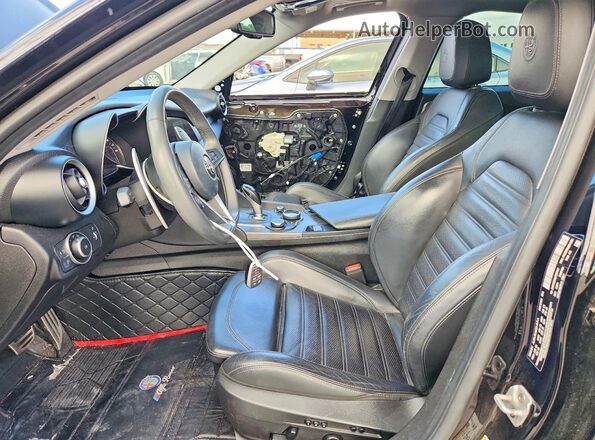ZARFAEEN0J7597447 2018 ALFA ROMEO GIULIA Black Widok wnętrza z przodu