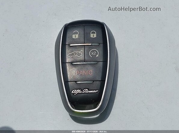 ZARFAEEN5J7569949 2018 ALFA ROMEO GIULIA White Dashboard view