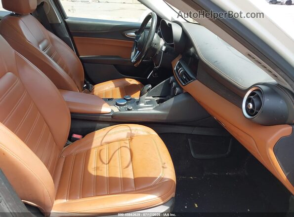 ZARFAEEN5J7569949 2018 ALFA ROMEO GIULIA White Front interior view