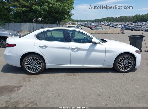 ZARFAEEN5J7569949 2018 ALFA ROMEO GIULIA White Rear interior view