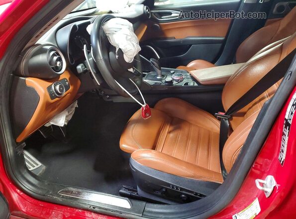 ZARFAEENXJ7567615 2018 ALFA ROMEO GIULIA Red Front interior view