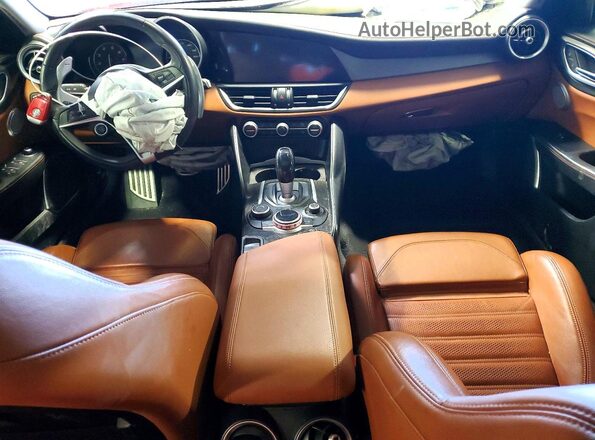 ZARFAEENXJ7567615 2018 ALFA ROMEO GIULIA Red Dashboard view