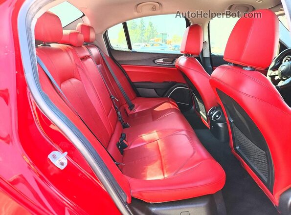 ZARFAMAN0L7635598 2020 ALFA ROMEO GIULIA Red Հետևի նստատեղերի տեսք