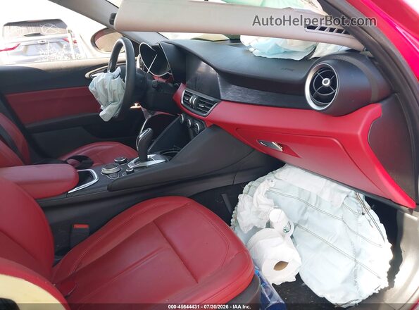 ZARFAMAN0M7639037 2021 ALFA ROMEO GIULIA Red Vista interior delantera