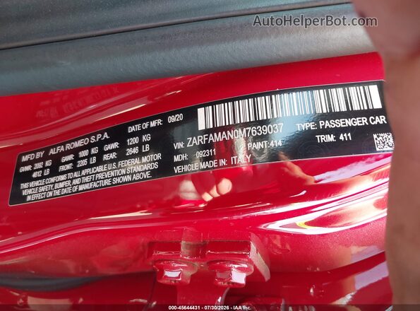 ZARFAMAN0M7639037 2021 ALFA ROMEO GIULIA Red Vista del compartimento del motor