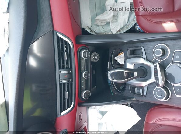 ZARFAMAN0M7639037 2021 ALFA ROMEO GIULIA Red Vista del salpicadero