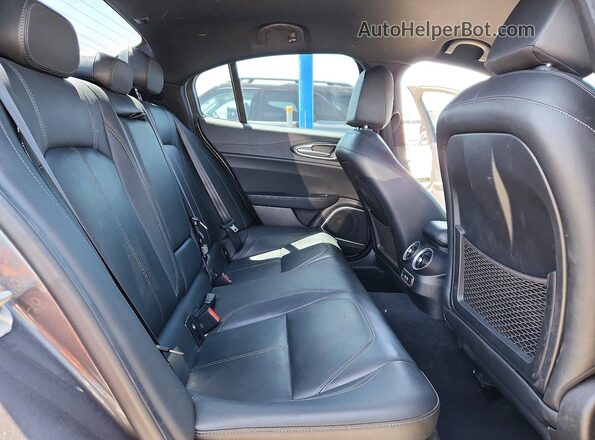 ZARFAMAN2N7654057 2022 ALFA ROMEO GIULIA Серебряный Вид задних сидений