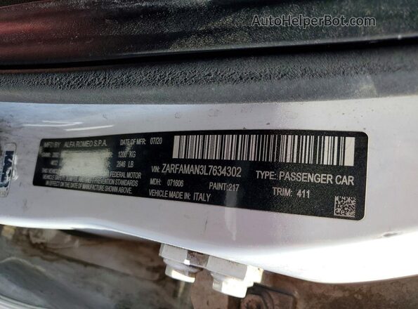 ZARFAMAN3L7634302 2020 ALFA ROMEO GIULIA White Widok komory silnika