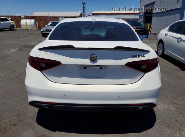 ZARFAMAN3L7634302 2020 ALFA ROMEO GIULIA White Widok z tyłu