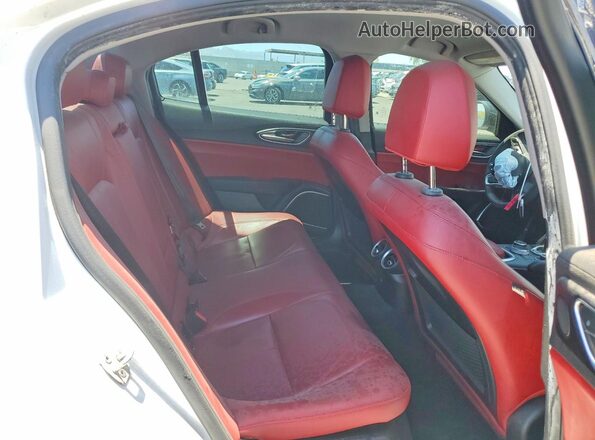 ZARFAMAN3L7634302 2020 ALFA ROMEO GIULIA White Widok tylnych siedzeń