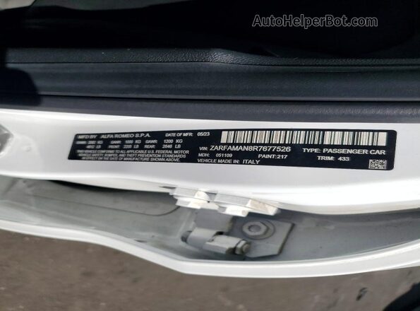 ZARFAMAN8R7677526 2024 ALFA ROMEO GIULIA White ძრავის განყოფილების ხედი