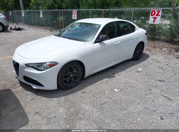 ZARFAMAN9M7644317 2021 ALFA ROMEO GIULIA White Widok z przodu
