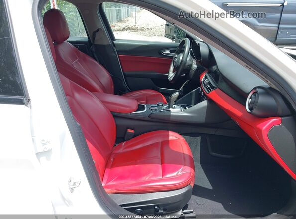 ZARFAMAN9M7644317 2021 ALFA ROMEO GIULIA White Widok wnętrza z przodu