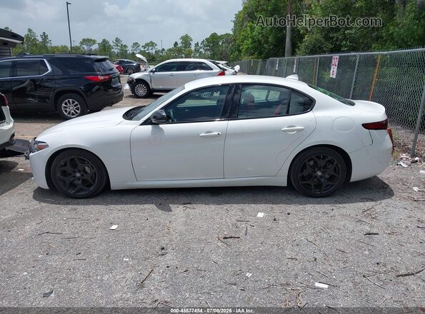 ZARFAMAN9M7644317 2021 ALFA ROMEO GIULIA White Widok wnętrza 360 stopni