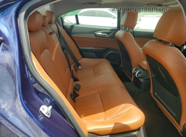 ZARFAMBN0M7640249 2021 ALFA ROMEO GIULIA Blue Vista de los asientos traseros