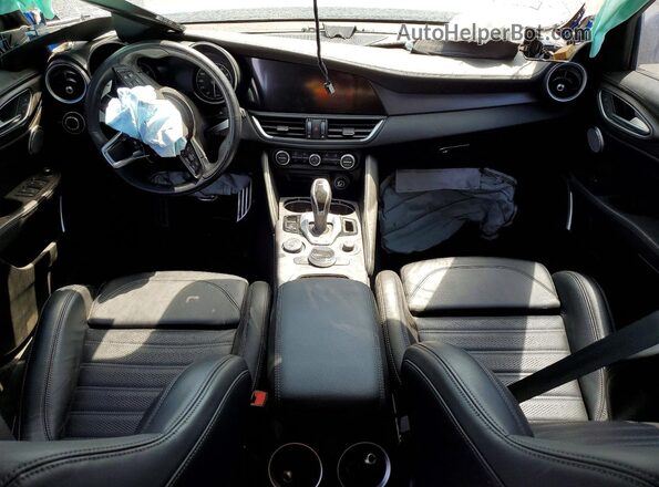 ZARFAMBN2N7660181 2022 ALFA ROMEO GIULIA Blue Widok deski rozdzielczej