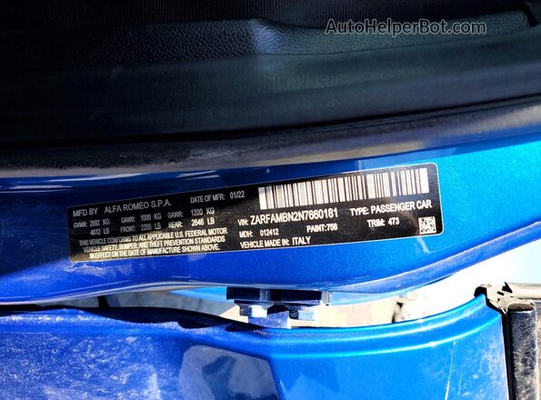 ZARFAMBN2N7660181 2022 ALFA ROMEO GIULIA Blue Widok komory silnika