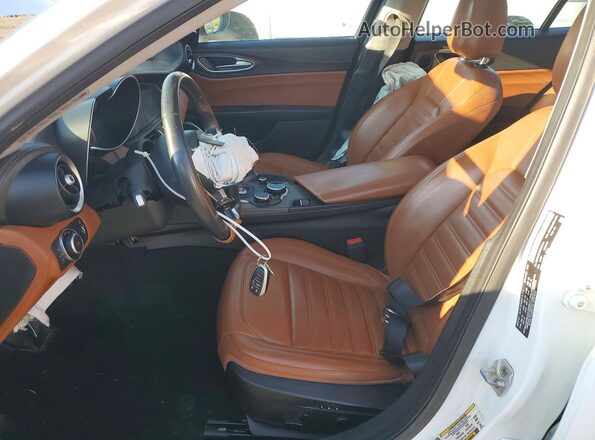 ZARFAMBN5K7602514 2019 ALFA ROMEO GIULIA Белый Вид салона спереди