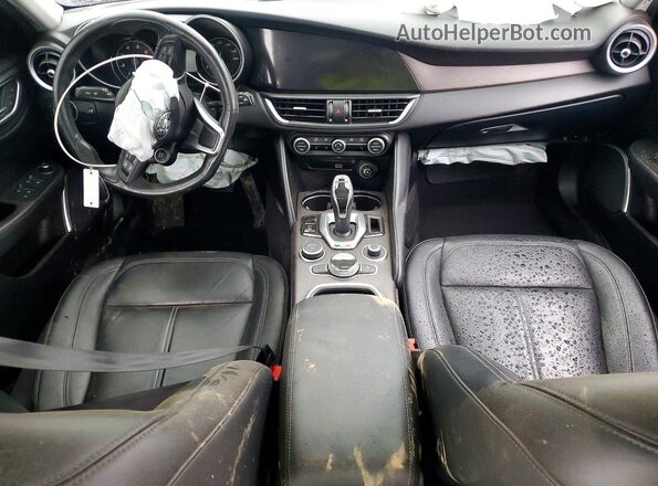 ZARFAMBN6M7646069 2021 ALFA ROMEO GIULIA Black Vista del salpicadero