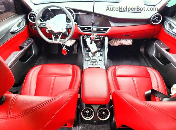 ZARFANAN1L7635163 2020 ALFA ROMEO GIULIA Black Widok deski rozdzielczej