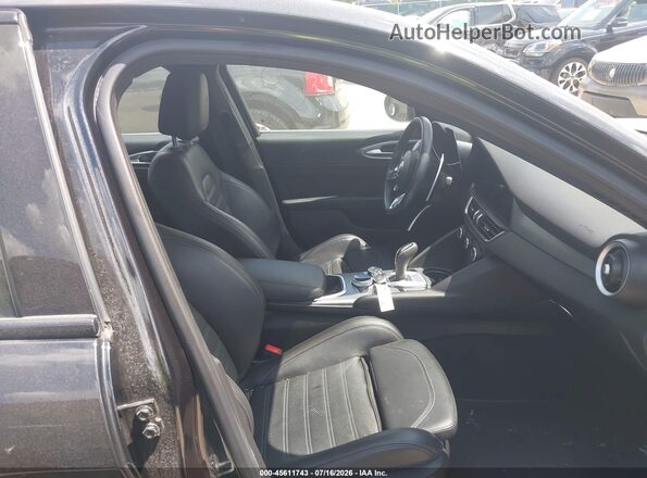 ZARFANBN2P7669312 2023 ALFA ROMEO GIULIA Black წინა სალონის ხედი