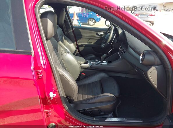 ZARFANBN5N7652811 2022 ALFA ROMEO GIULIA Red Widok wnętrza z przodu