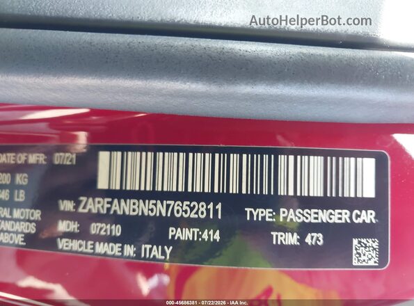 ZARFANBN5N7652811 2022 ALFA ROMEO GIULIA Red Widok komory silnika